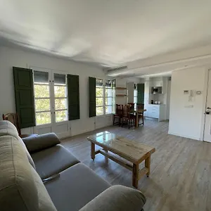 Modern In The Heart Of Old Town Apartment